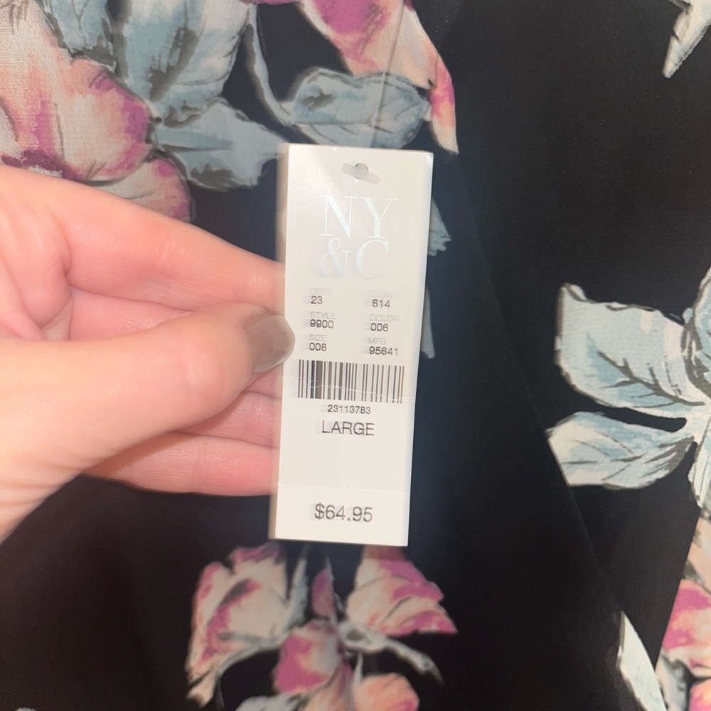 CLOSET CLEAR OUT!🎉 NWT NY&CO Black Floral Romper - Picture 6 of 6